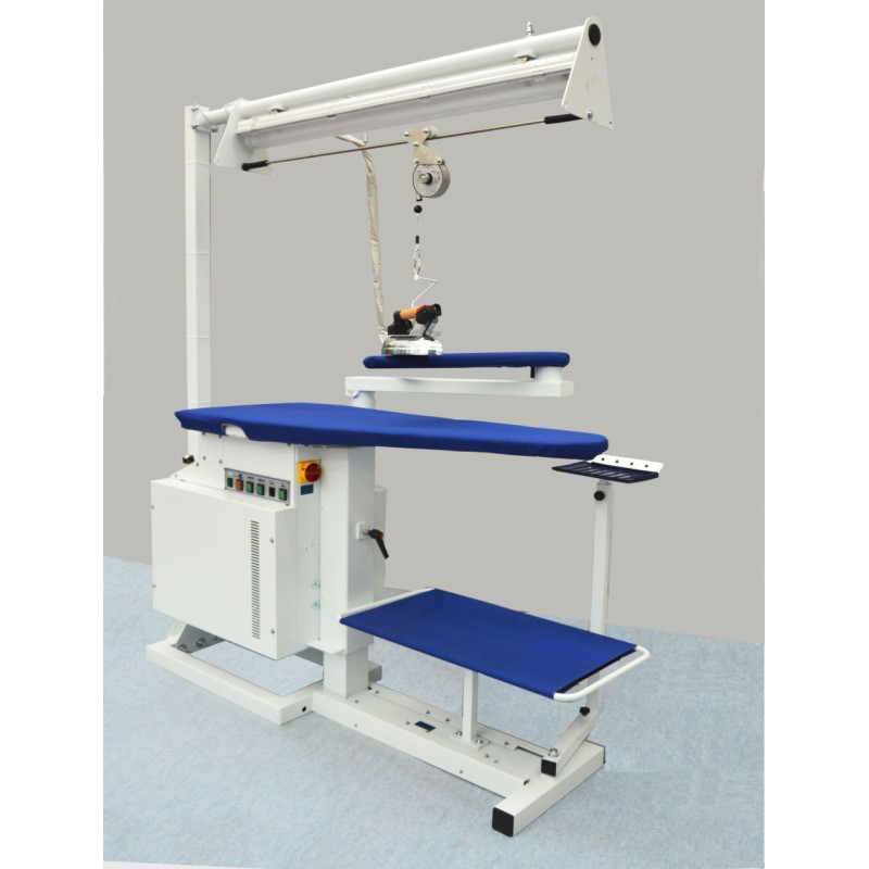 Table à repasser aspirante professionnelle Cocchi SPRING E5 | AMS